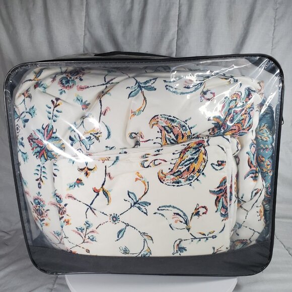 Ancora Comforter Set And Two Pillow Cases (No Pillows Included) - Picture 3 of 4